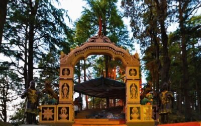 Jakhoo Hill Trail – A Steep Stroll to the Sky in Shimla