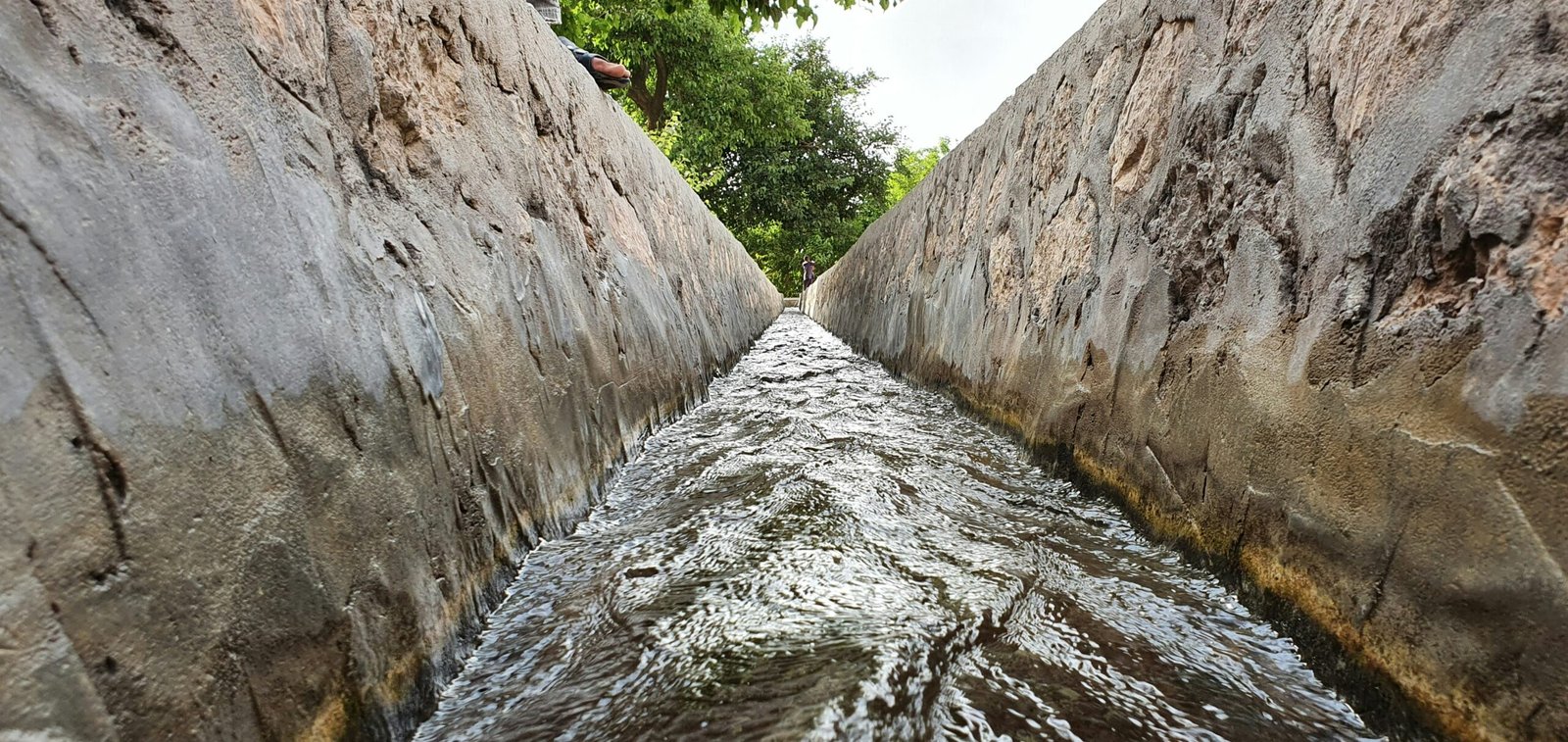 The Forgotten Water Paths: Ancient Channels That Still Feed Himachal’s Fields